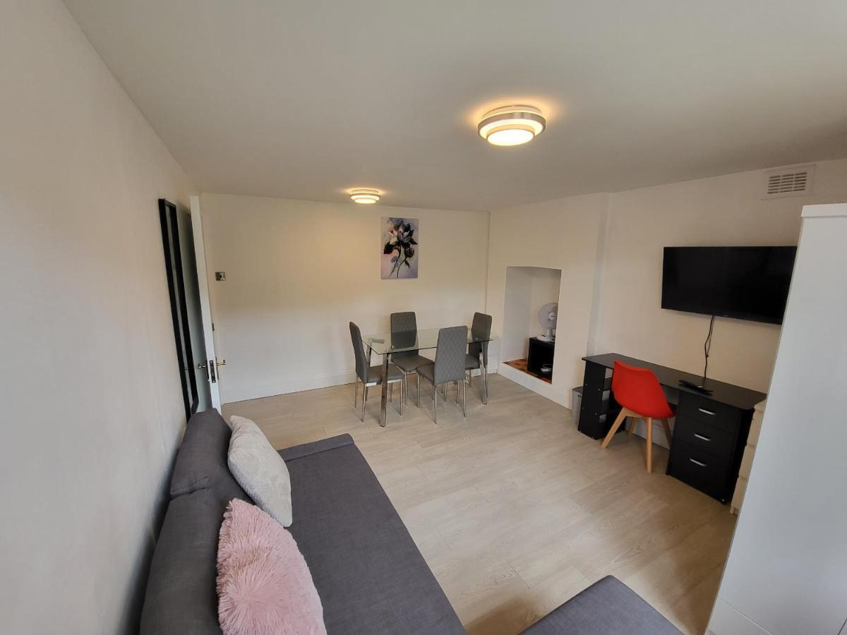 Cosy Apartment By Clapham South Underground! Лондон Екстериор снимка