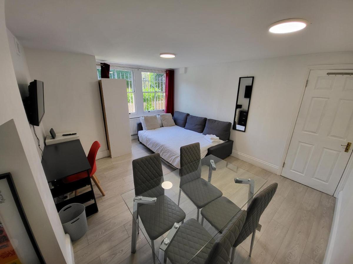 Cosy Apartment By Clapham South Underground! Лондон Екстериор снимка