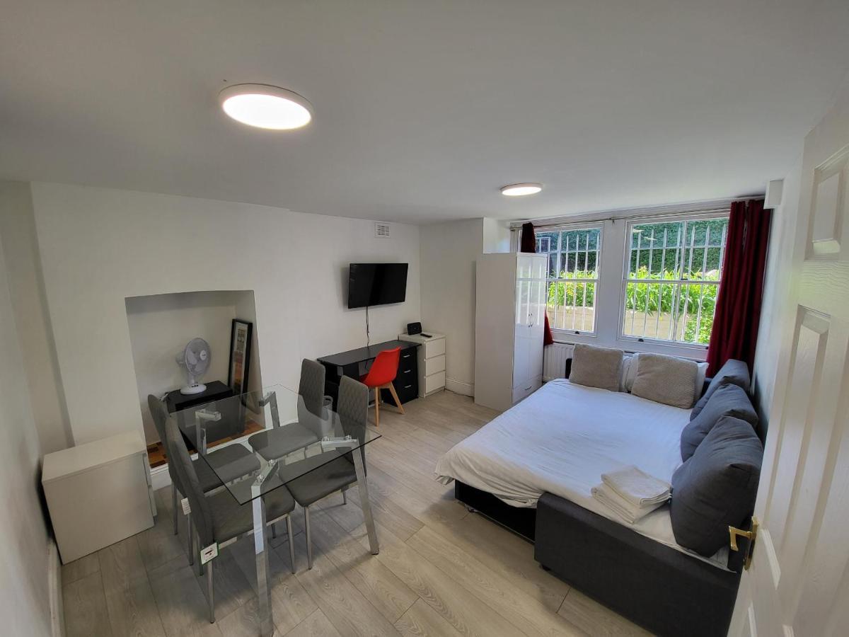 Cosy Apartment By Clapham South Underground! Лондон Екстериор снимка