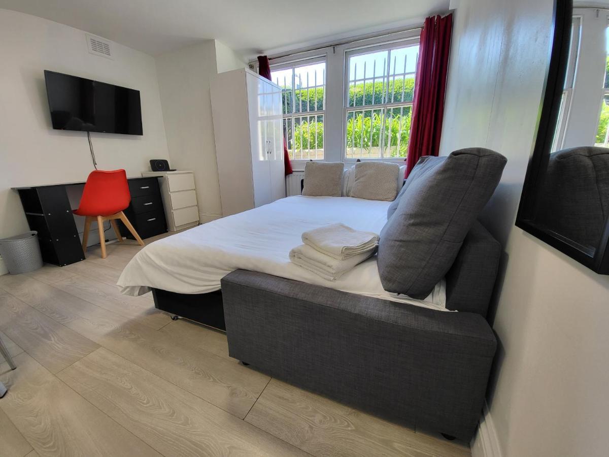 Cosy Apartment By Clapham South Underground! Лондон Екстериор снимка