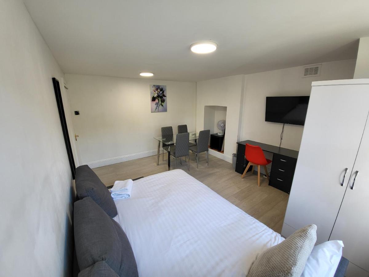 Cosy Apartment By Clapham South Underground! Лондон Екстериор снимка