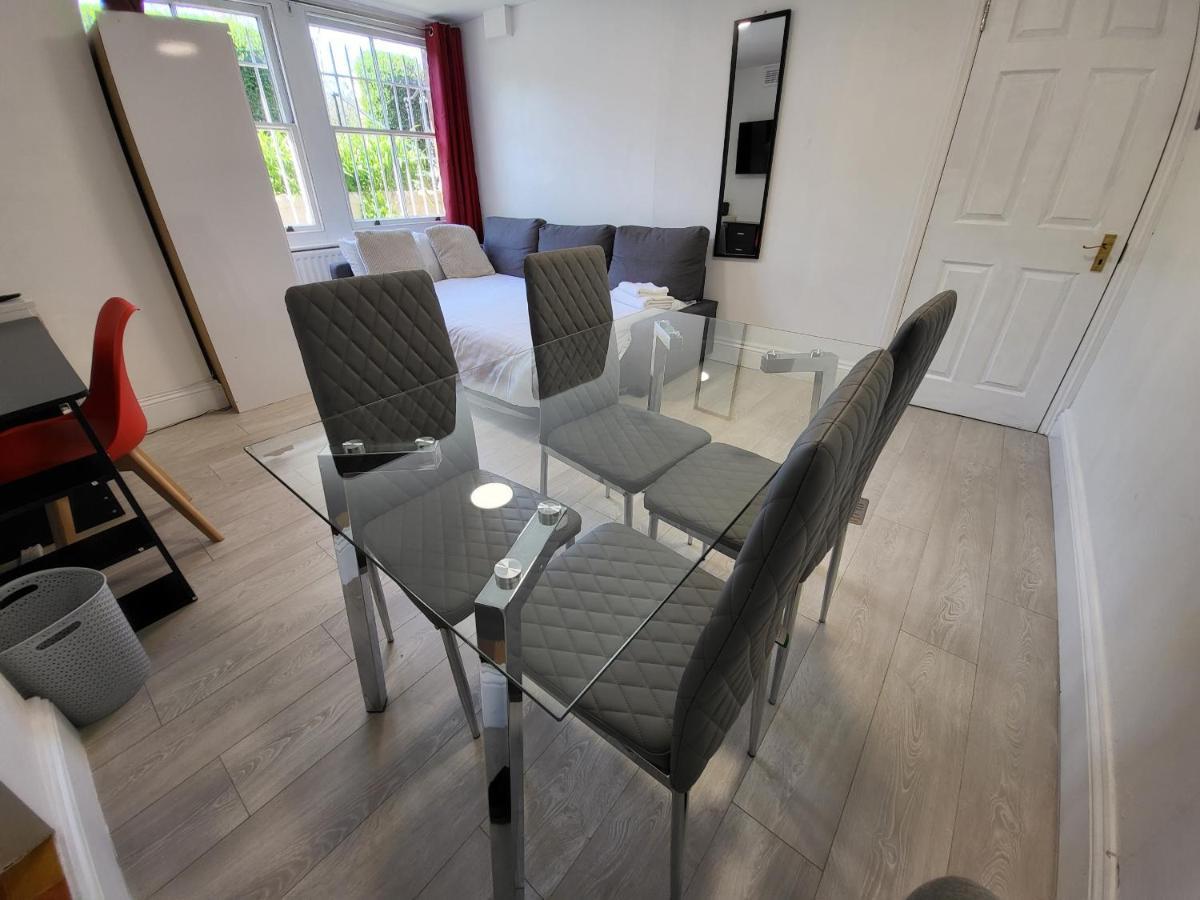 Cosy Apartment By Clapham South Underground! Лондон Екстериор снимка